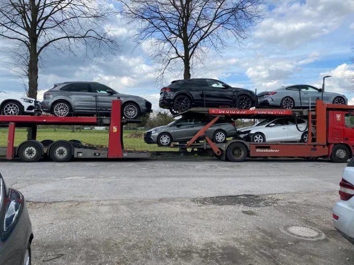 Autotransport – angekaufte Fahrzeuge auf dem Weg zum nächsten Besitzer