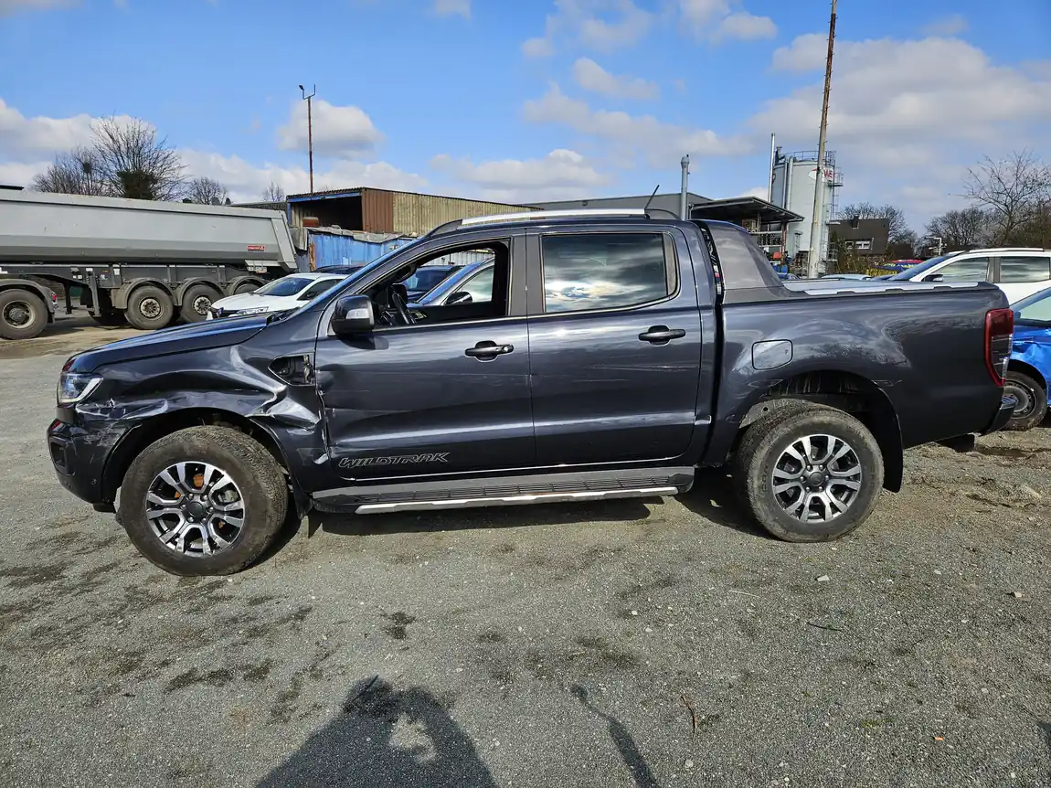 Unfall-Ford verkaufen: Ford Ranger Wildtrak mit Seitenschaden
