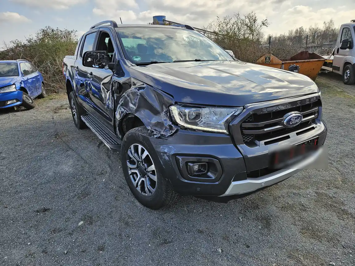 Unfallwagen Ford Ranger Wildtrak mit Front- und Seitenschaden